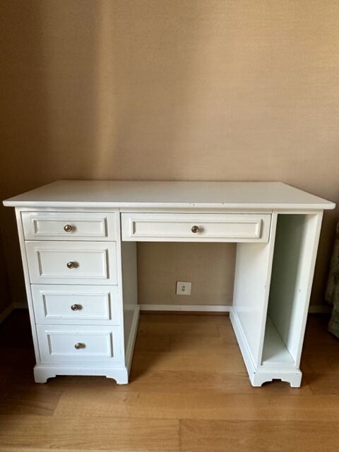 Children's desk with matching Bonnichon chair
