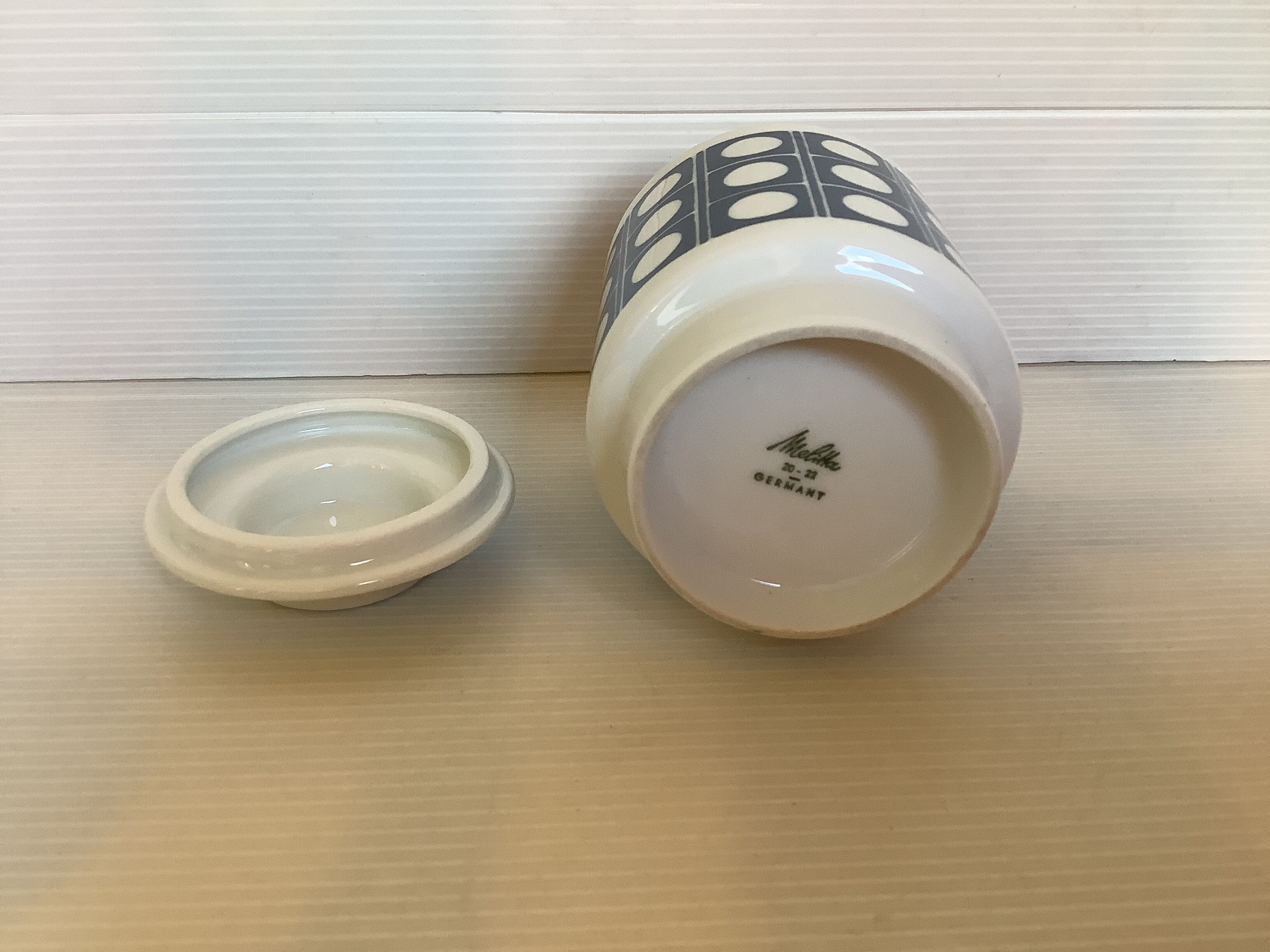 Sweeten box melitta Germany round white square blue
