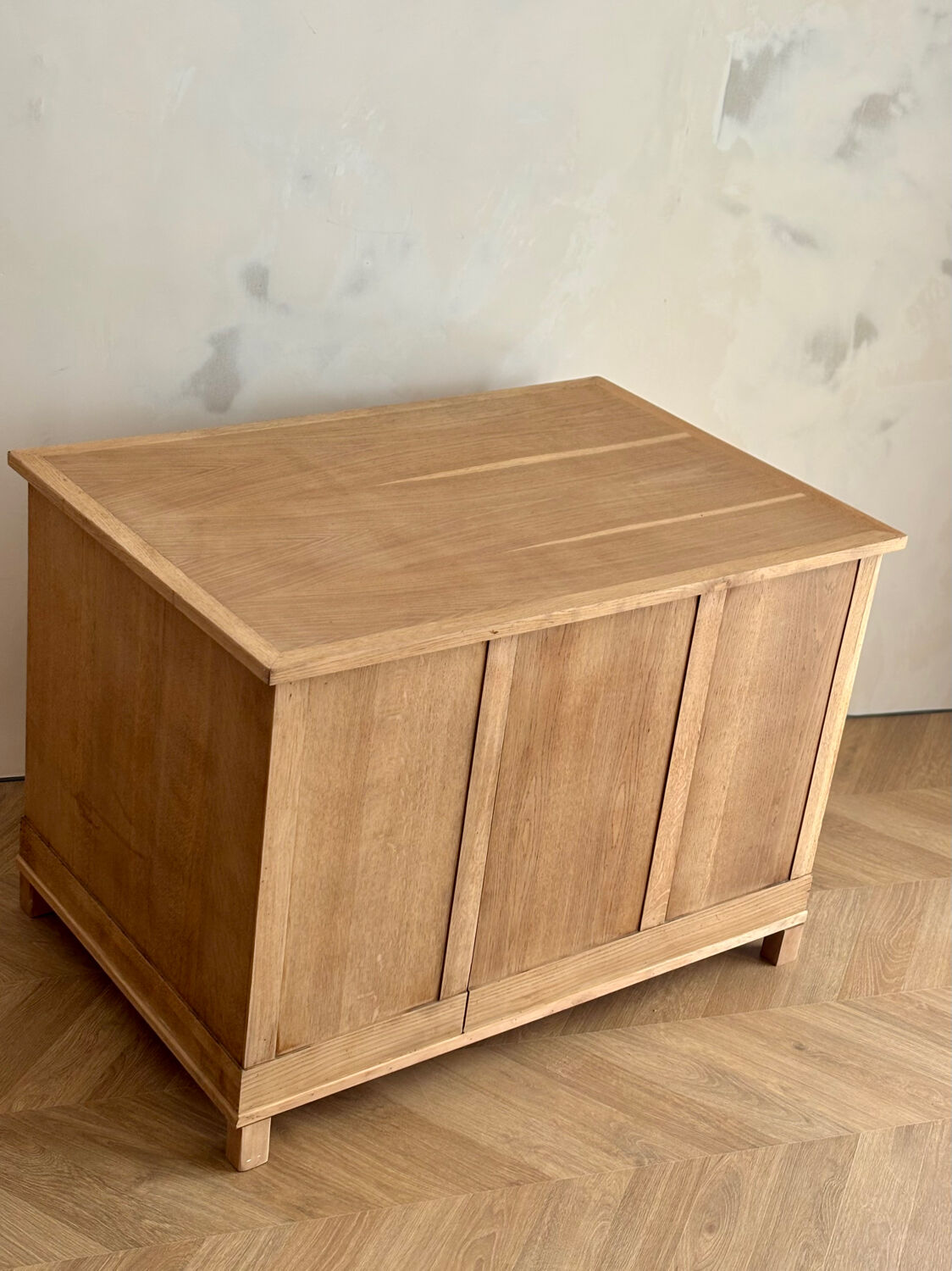 Oak counter