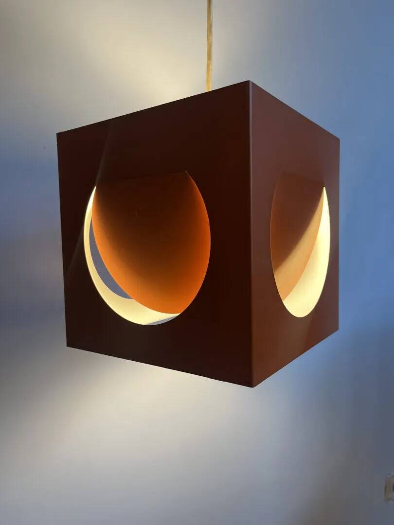 Suspension Cube - Shogo Suzuki pour Orno