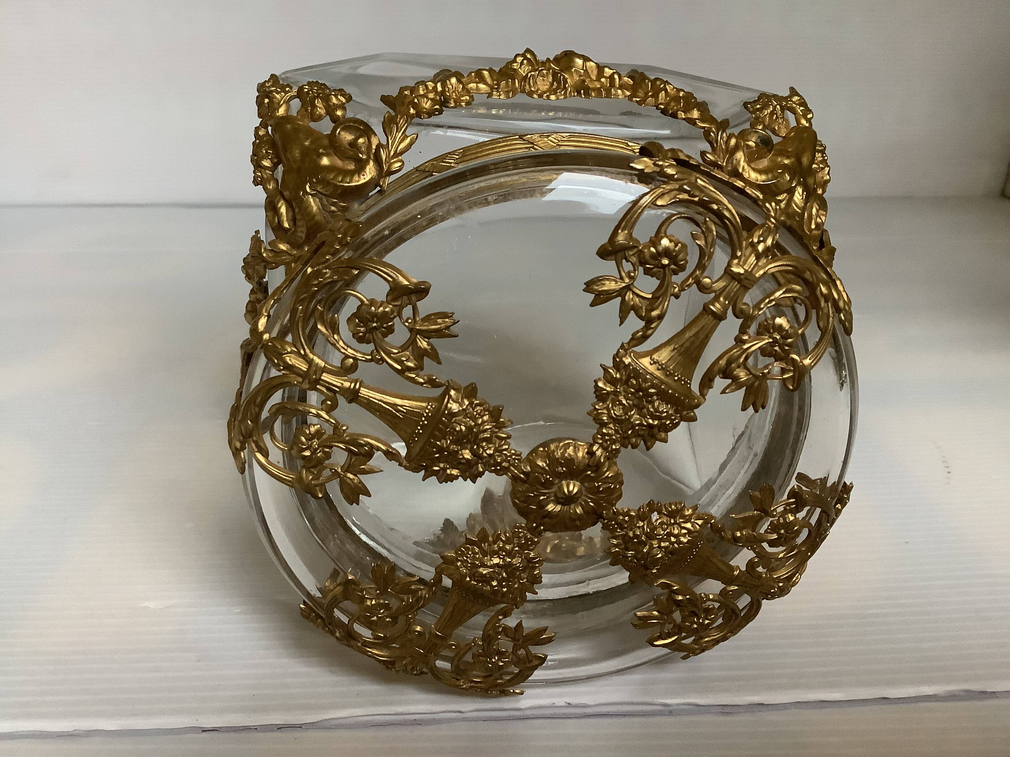 Facet bonbonnière with brass ornaments, empty pocket.
