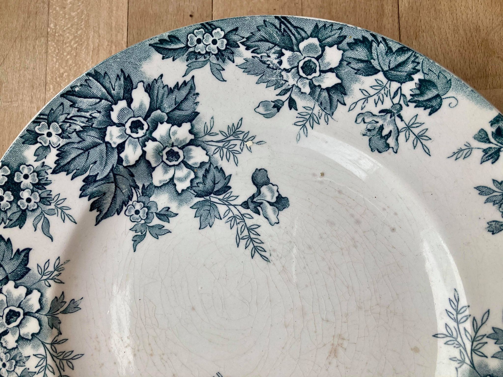 St. Amand Iron Earth pedestal dish - Marie-Louise model hamage