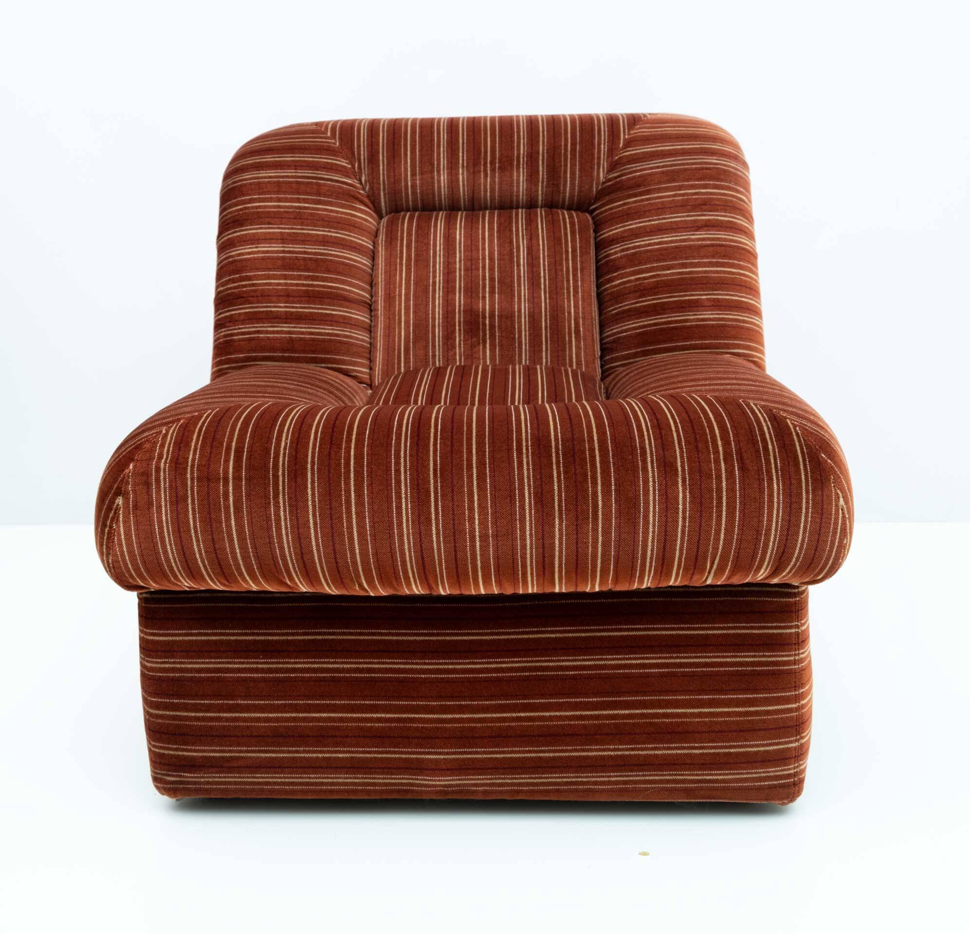 Set of Vintage Italian Velvet Five Modular Armchairs and Coffee Table, 1970