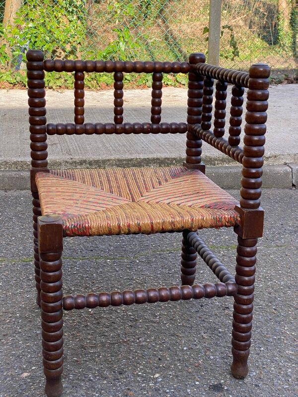 Chaise d'angle en bois tourné paillé du 19ème siècle