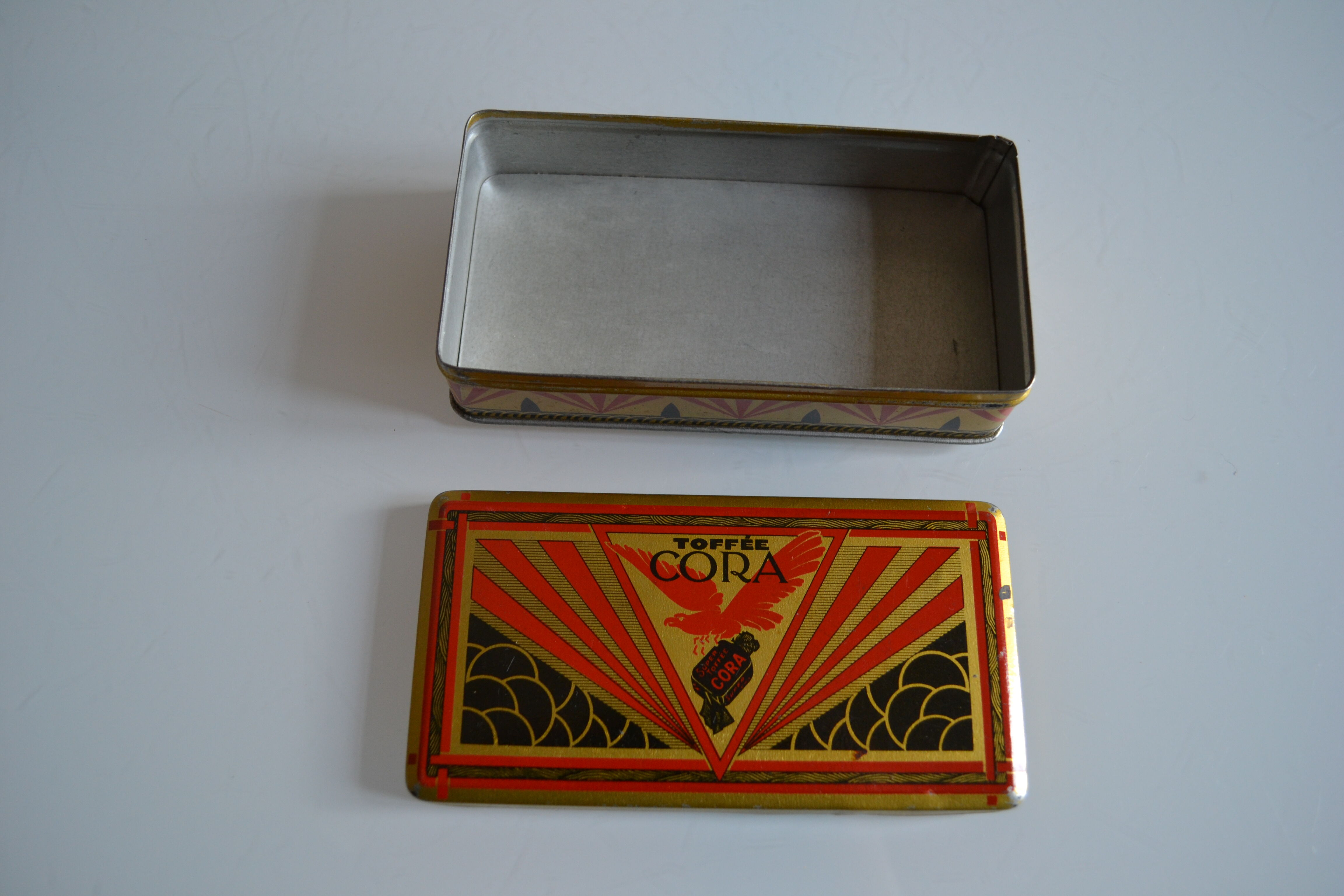 Advertising box toffee cora tole lithograph