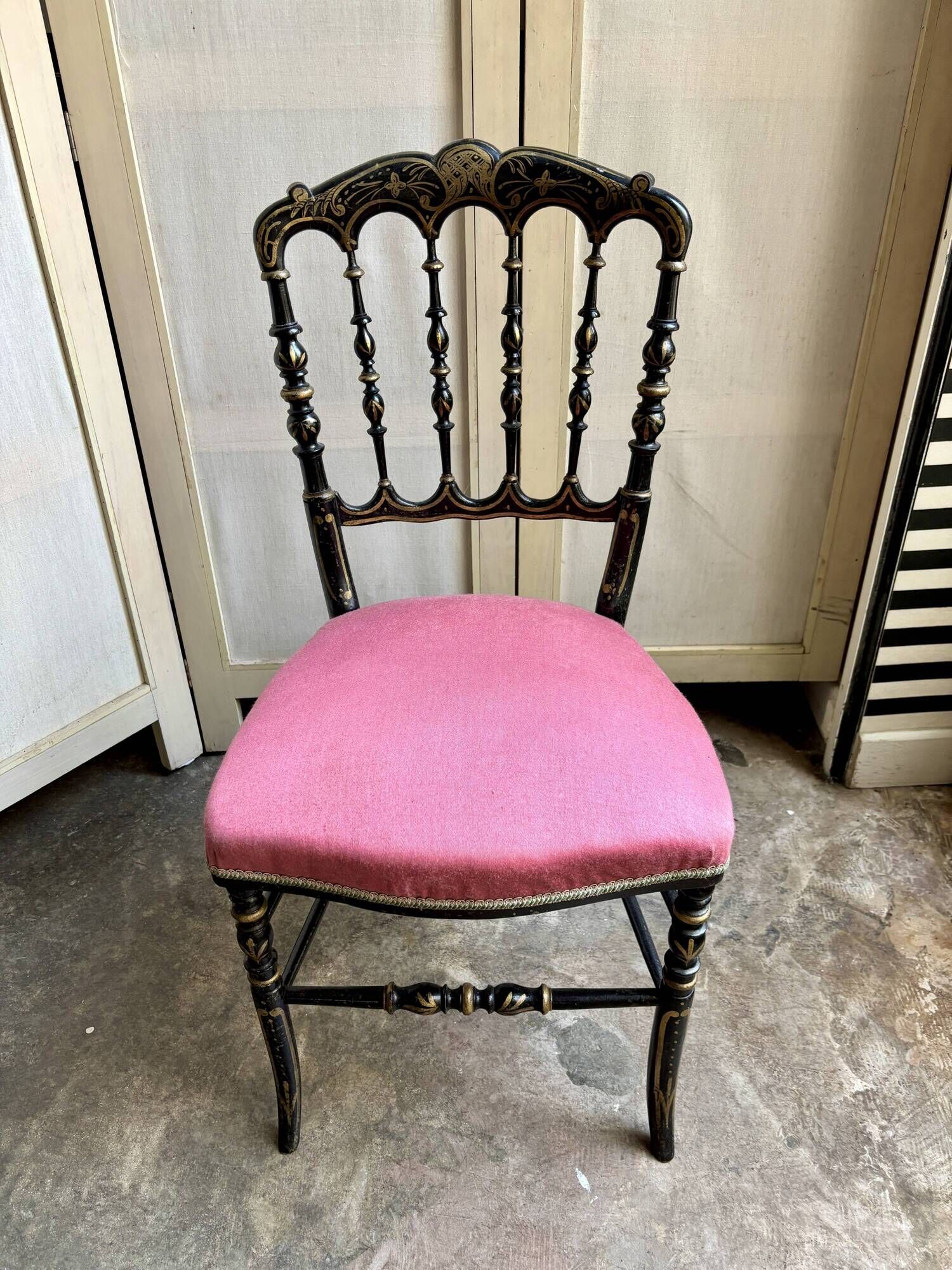 Napoleon III chair in black and gold wood and pink cotton
