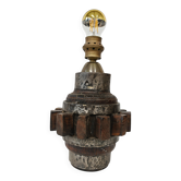 Brutalist table lamp in wrought iron and wood from the 1960s.