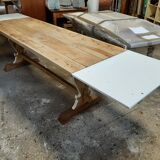 Extendable farm table