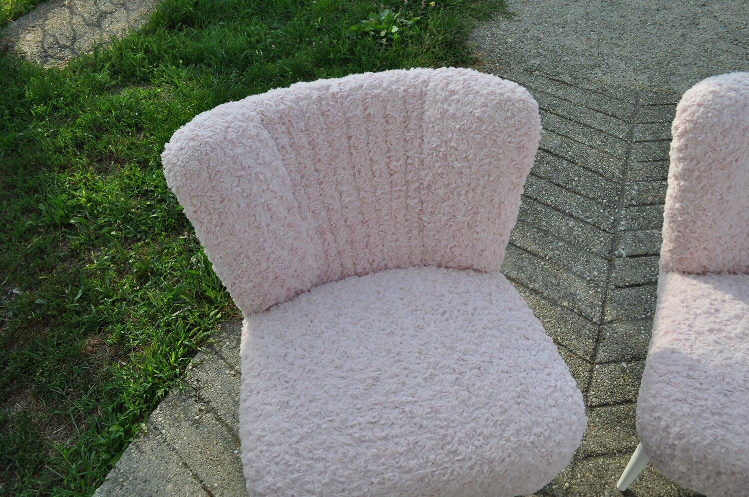 Mid-Century pink armchair in fabric (faux fur) with a solid beech structure, 1960s.