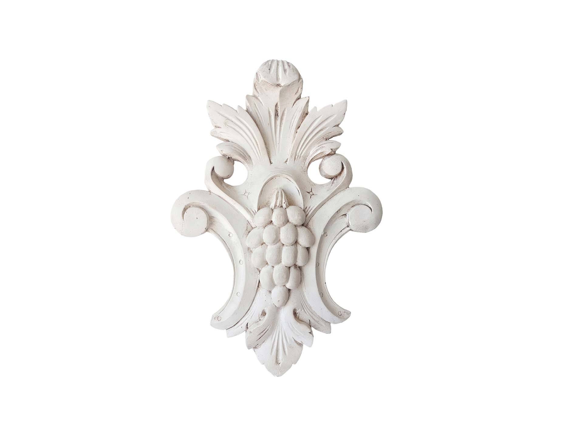 Hanging plaster molding