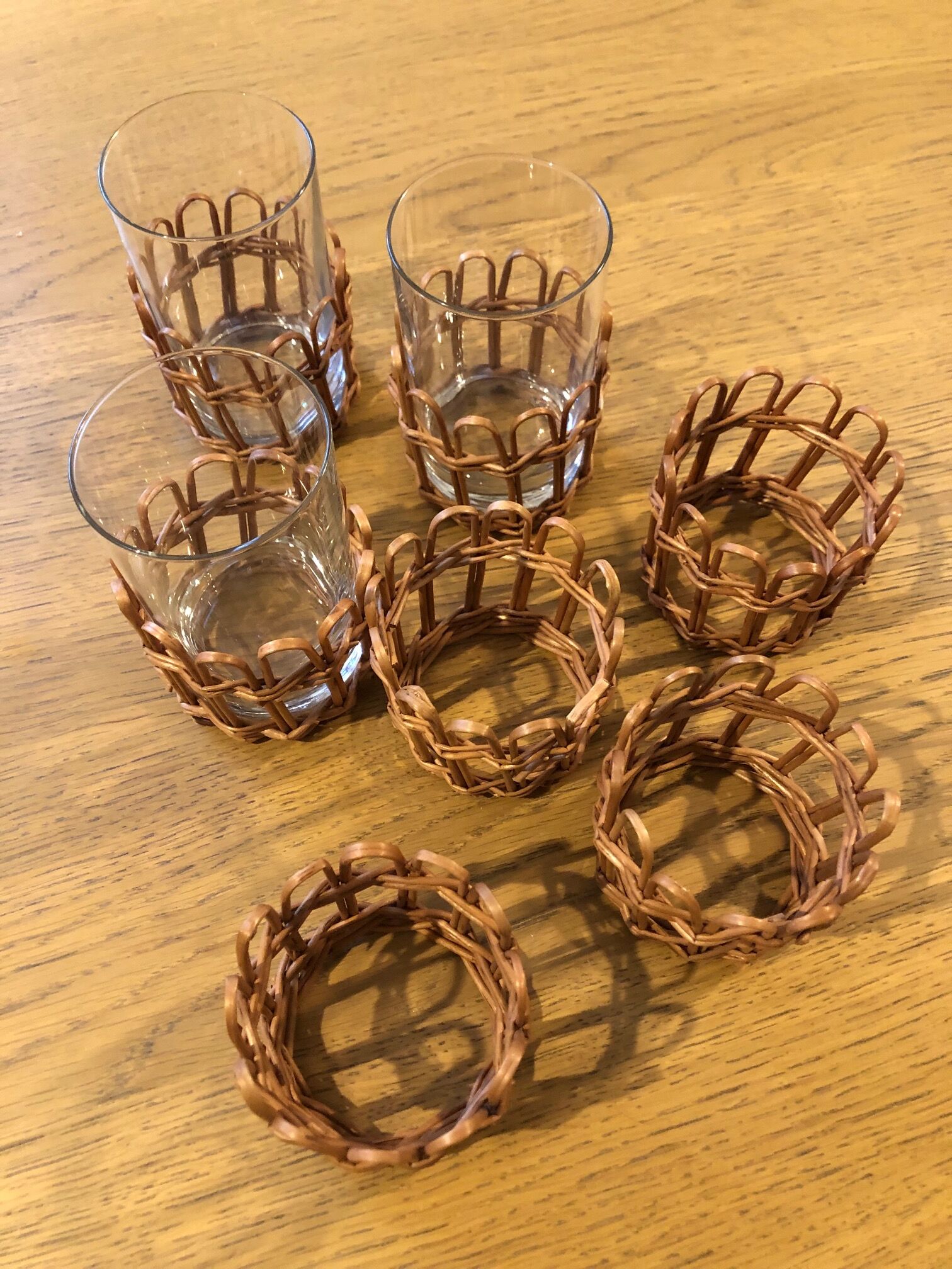 Set of 7 bases of braided rattan glasses and 3 glasses
