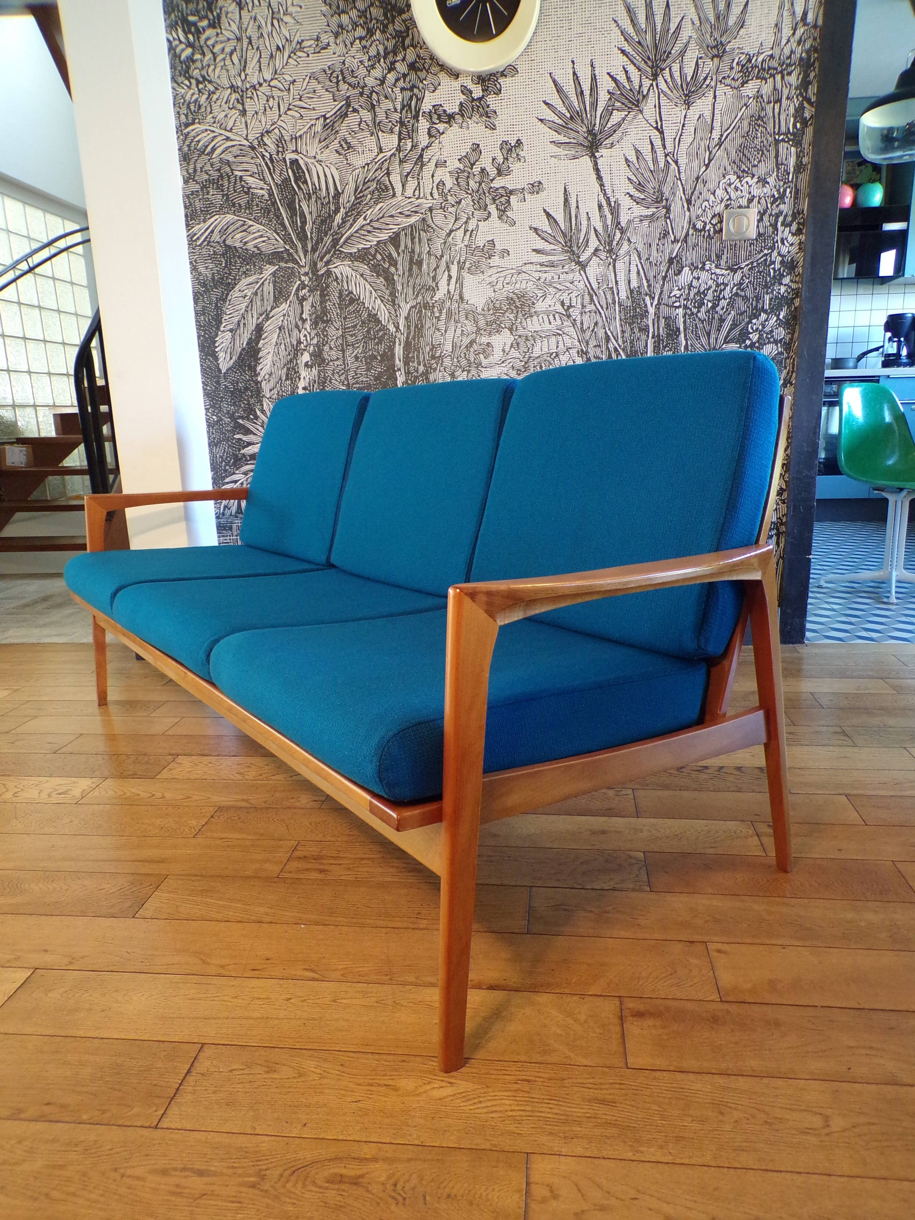 Scandinavian 3-seater sofa blue jersey