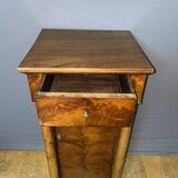 Chevet d'époque Empire en Noyer à Colonnes détachées