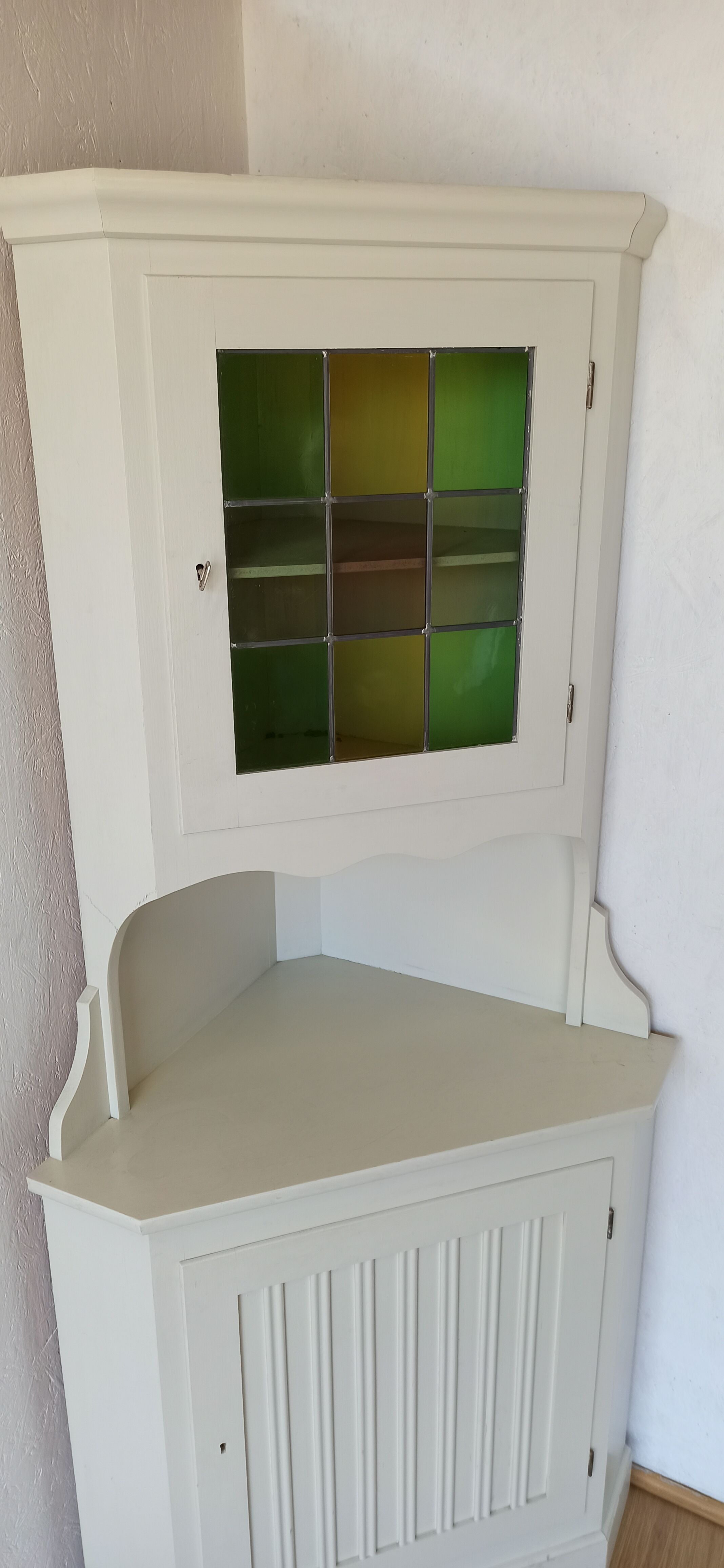 Armoire d’angle blanche Suède années 70