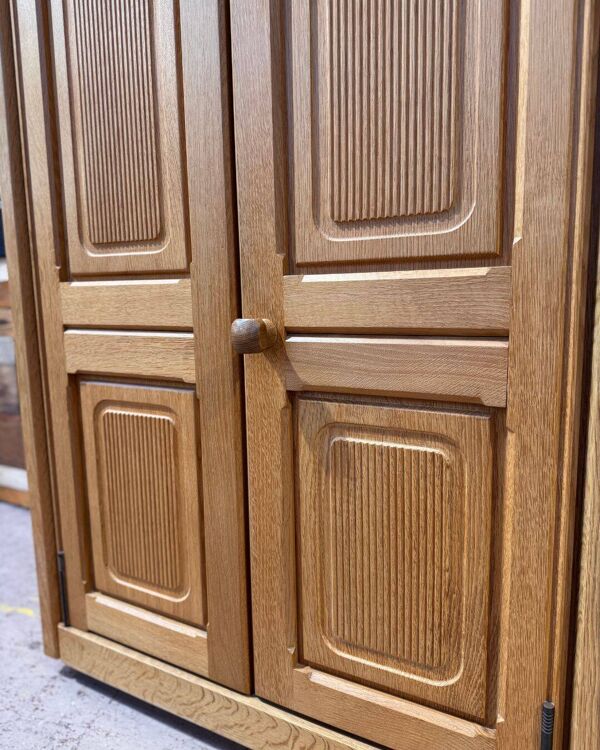 Armoire à deux portes en chêne clair - Guillerme & Chambron