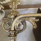 Adjustable wall light in brass and gold metal.