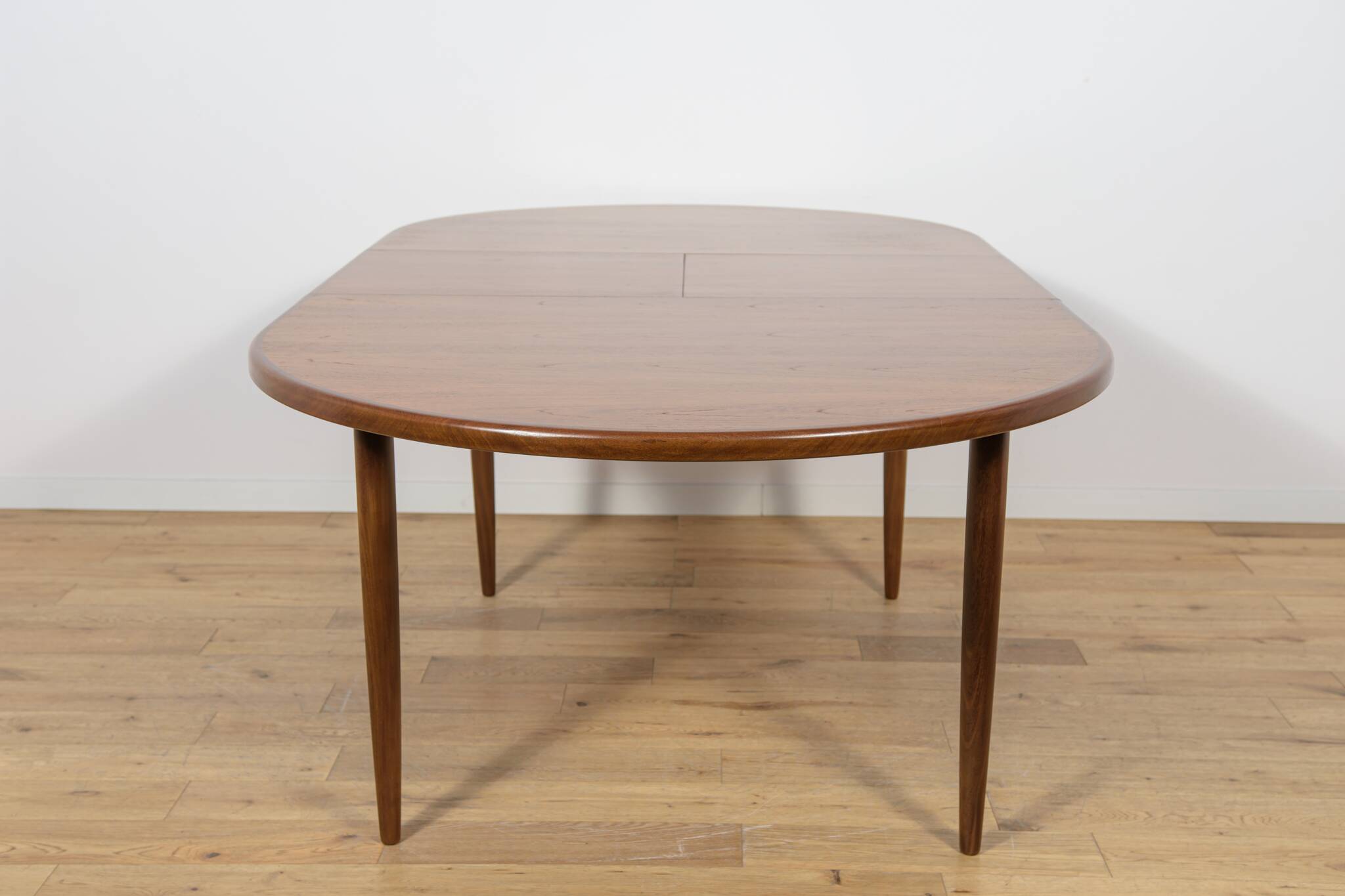 Mid-Century Modern Oval Dining Table in Teak from G-Plan, United Kngdom.