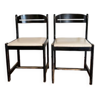 Pair of black chairs + white imitation