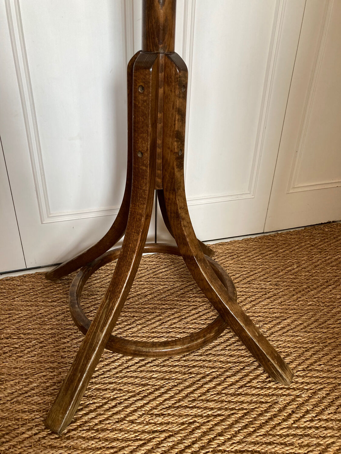 Baumann parrot coat rack