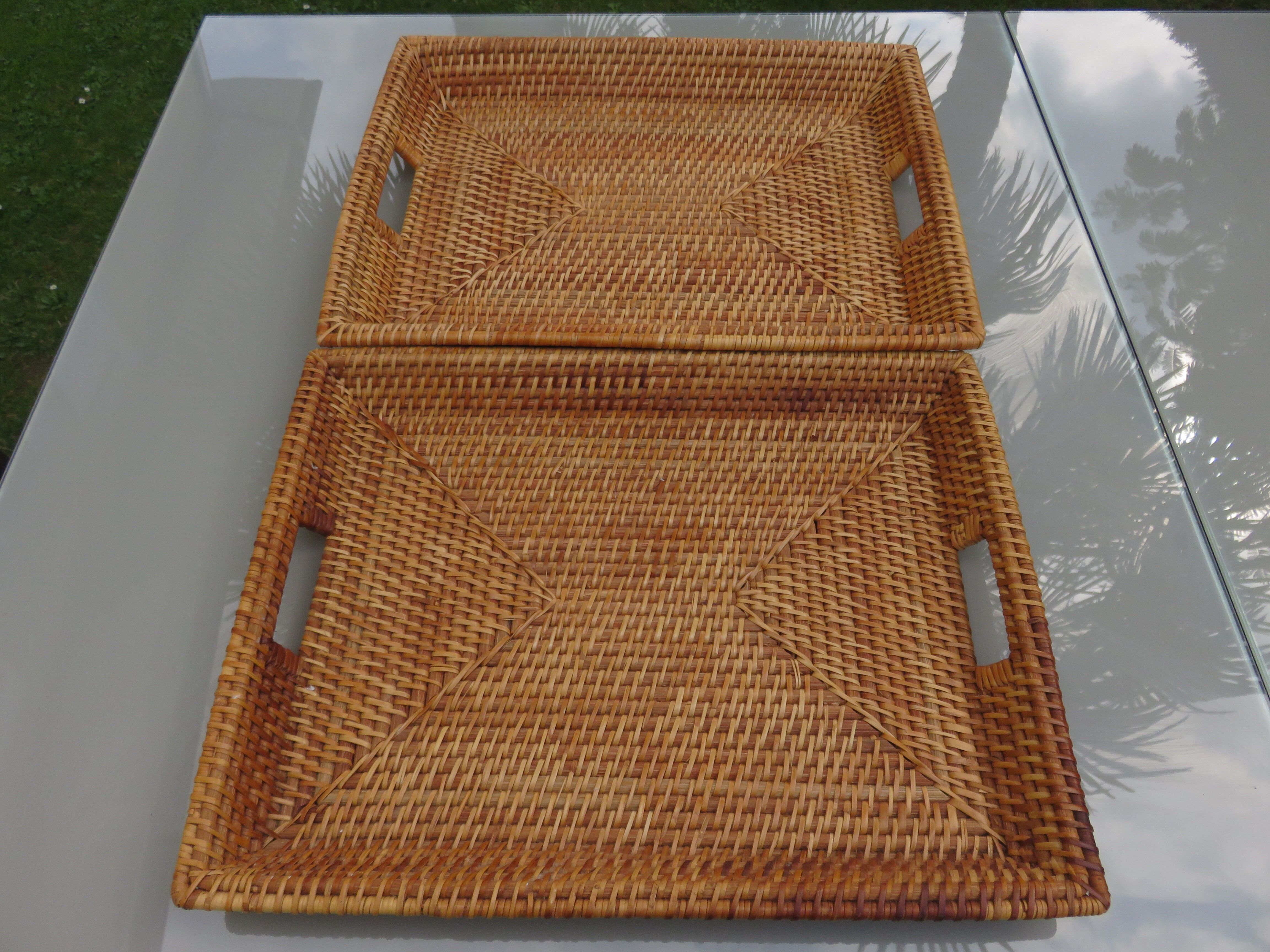 Tray with handles rattan