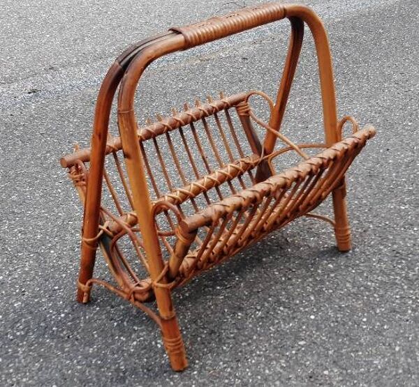Porte-revue en rotin, années 60