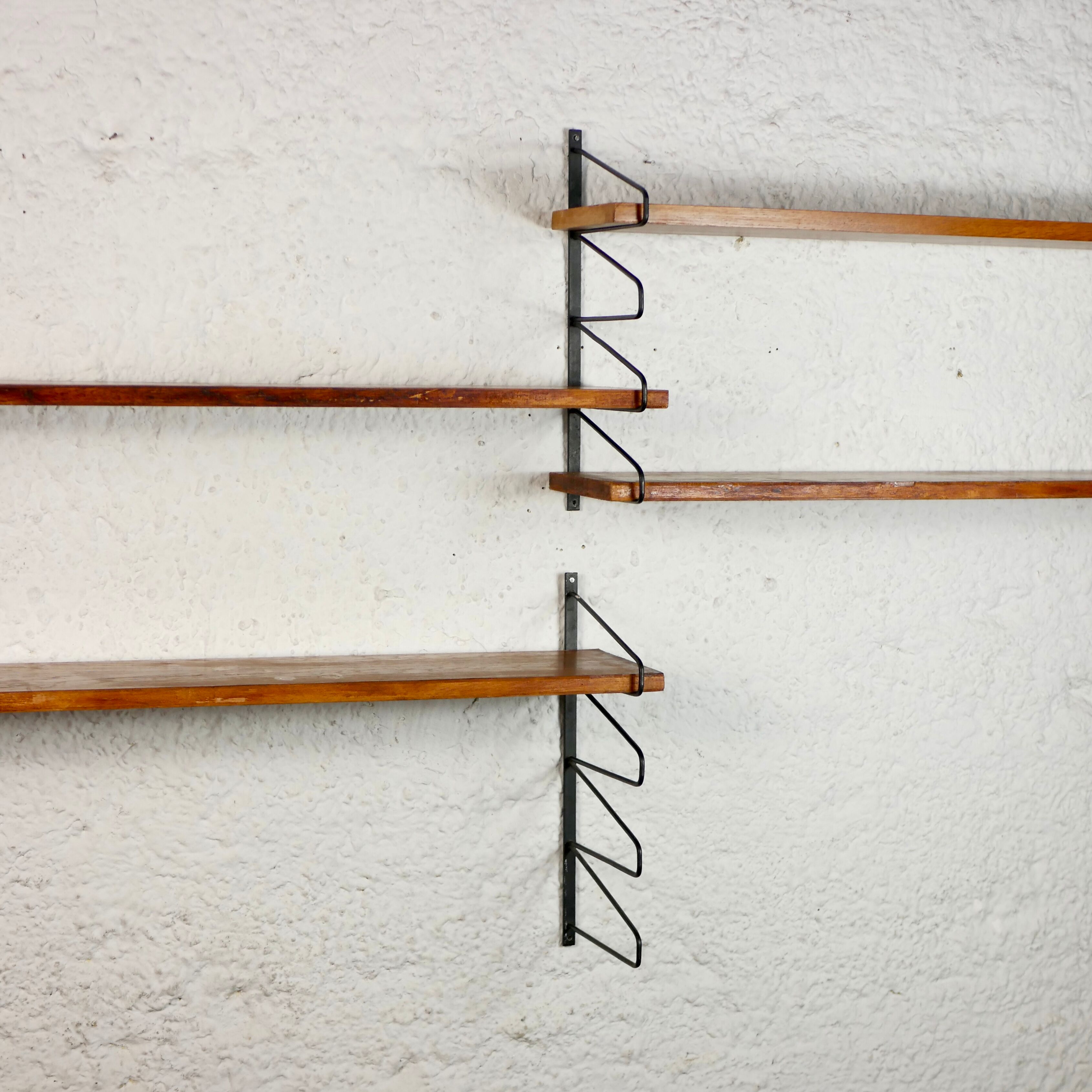 Set of modular shelves String style