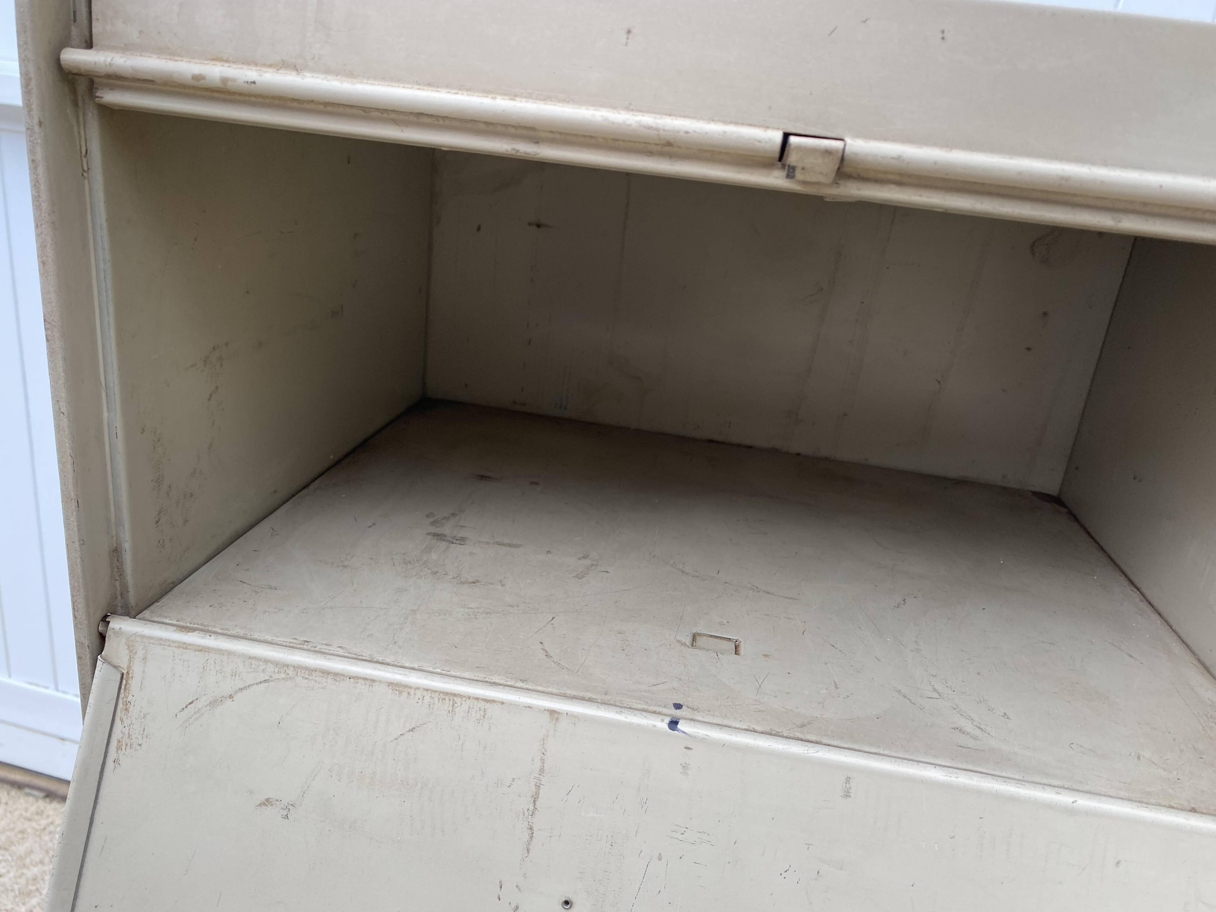 Meuble à 5 clapets casier industriel métal Ronéo 1950