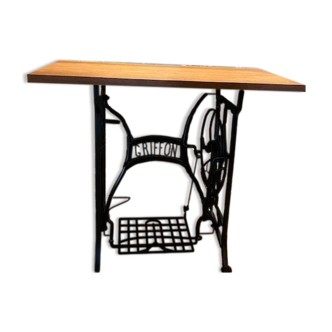 Table feet sewing machine