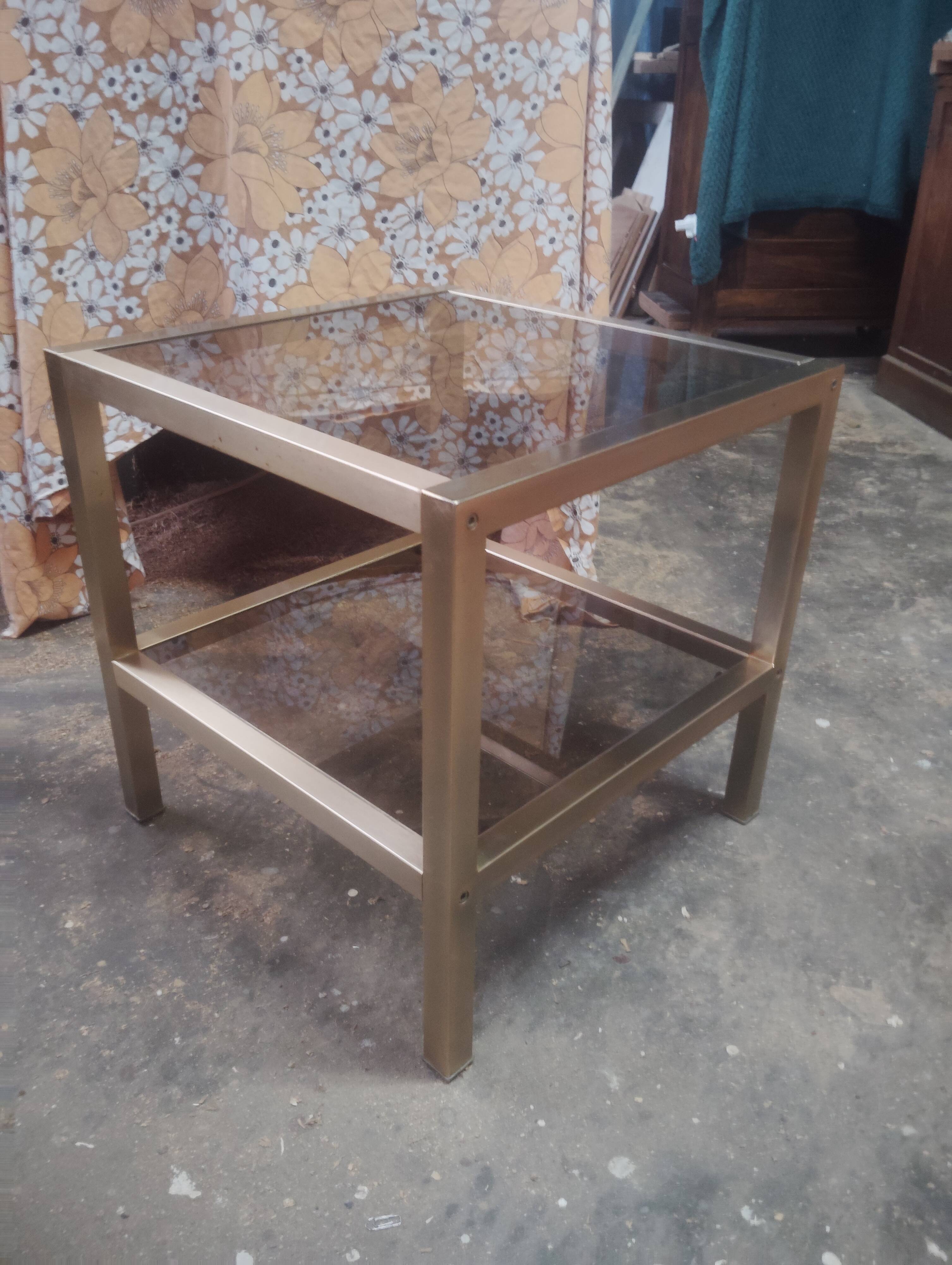 Table d'appoint metal doré et verre fumé