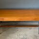 Bureau quatre tiroirs 1960 sur pieds tubulaires chromes