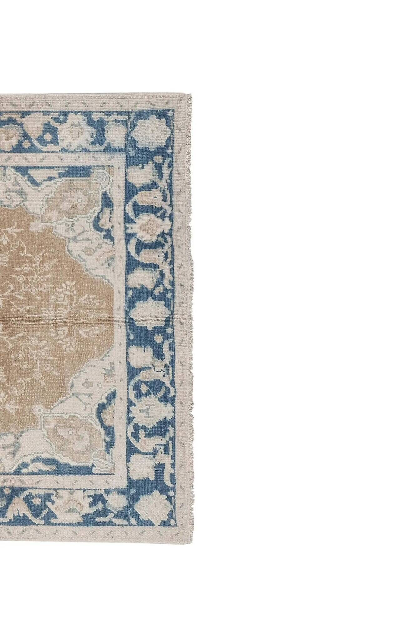 Vintage handmade Turkish rug 138x258 cm