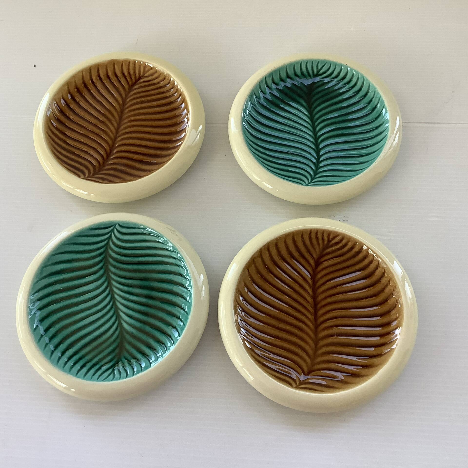 Verceram Set of 16 Vintage Leaf Pieces