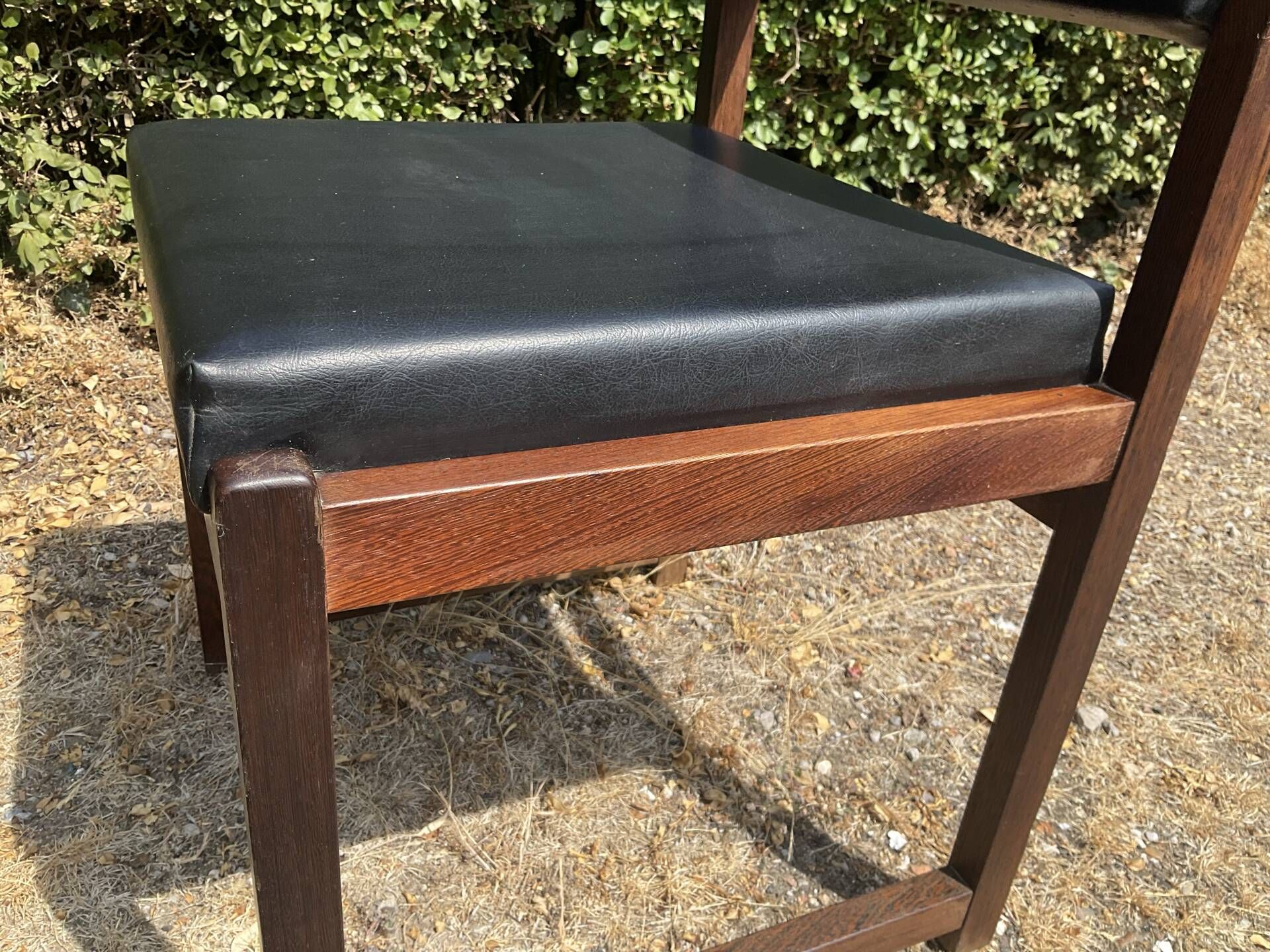 Set of 6 vintage teak chairs with black Skaï.