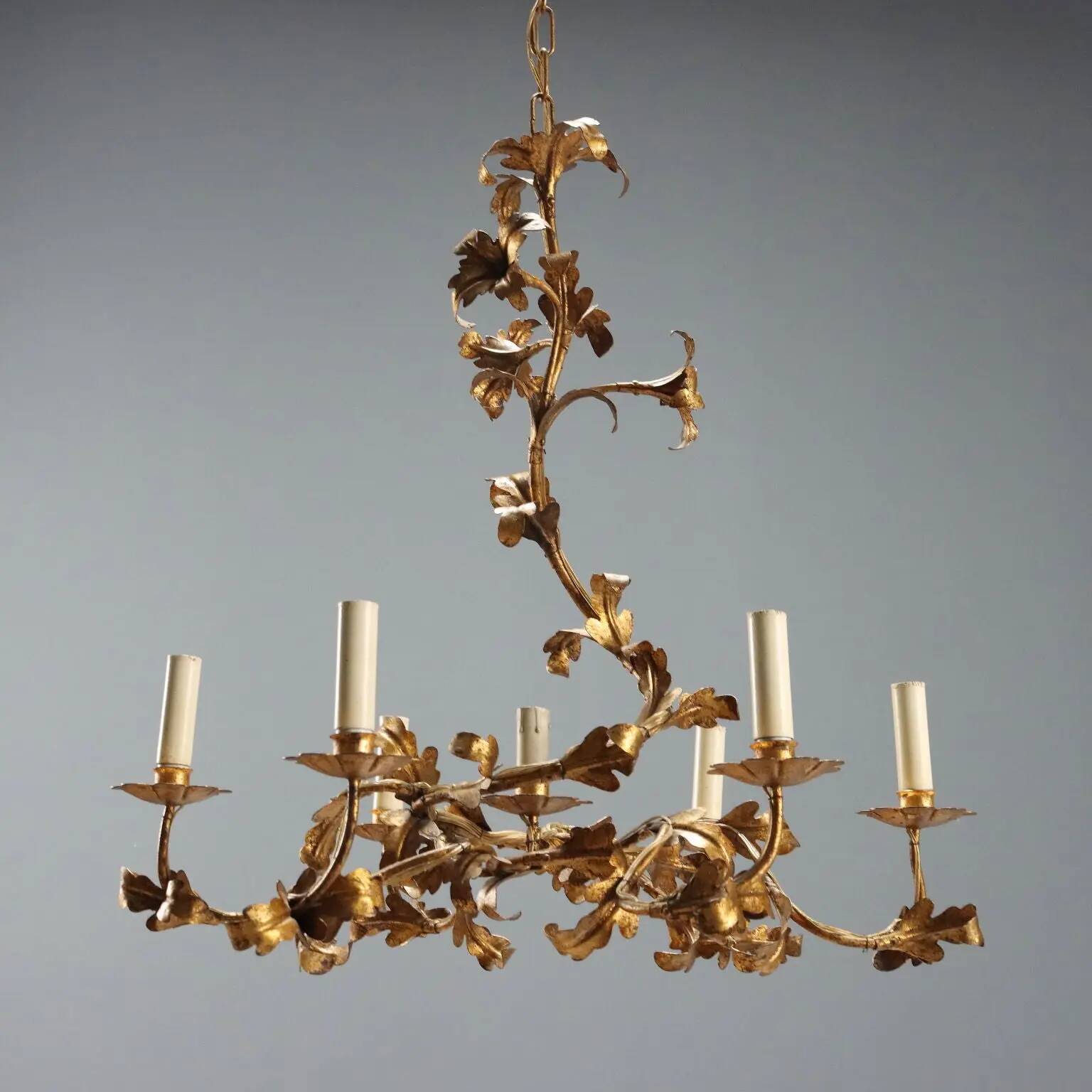 Lustre ancien en fer doré et tôle, Italie, XXe siècle