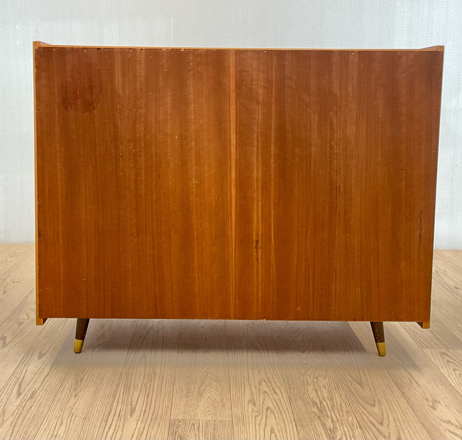 Cabinet with sliding doors