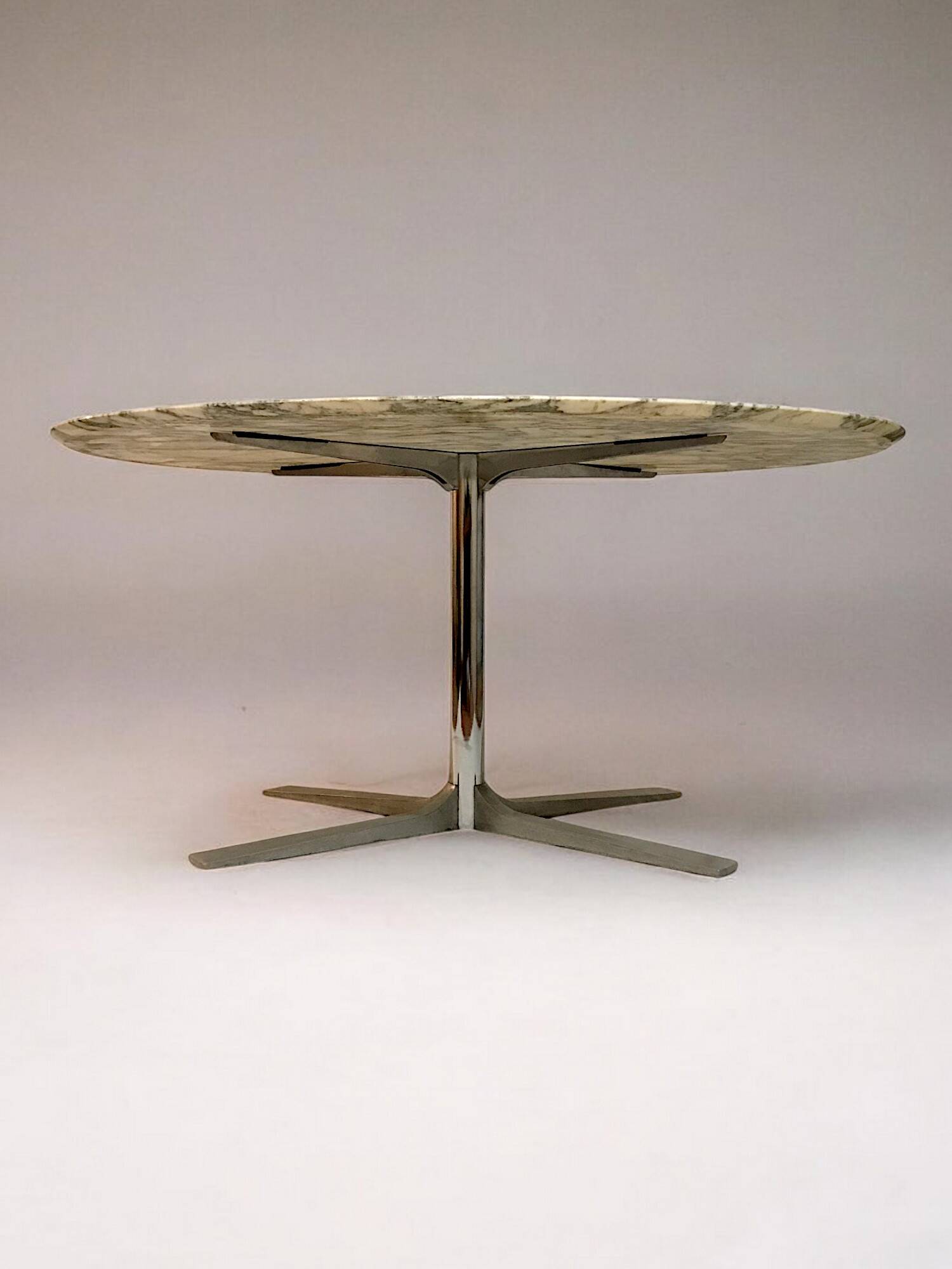 C. 1970 - White marble top dining table - Roche Bobois - France