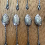 12 cuillères à moka en métal argenté