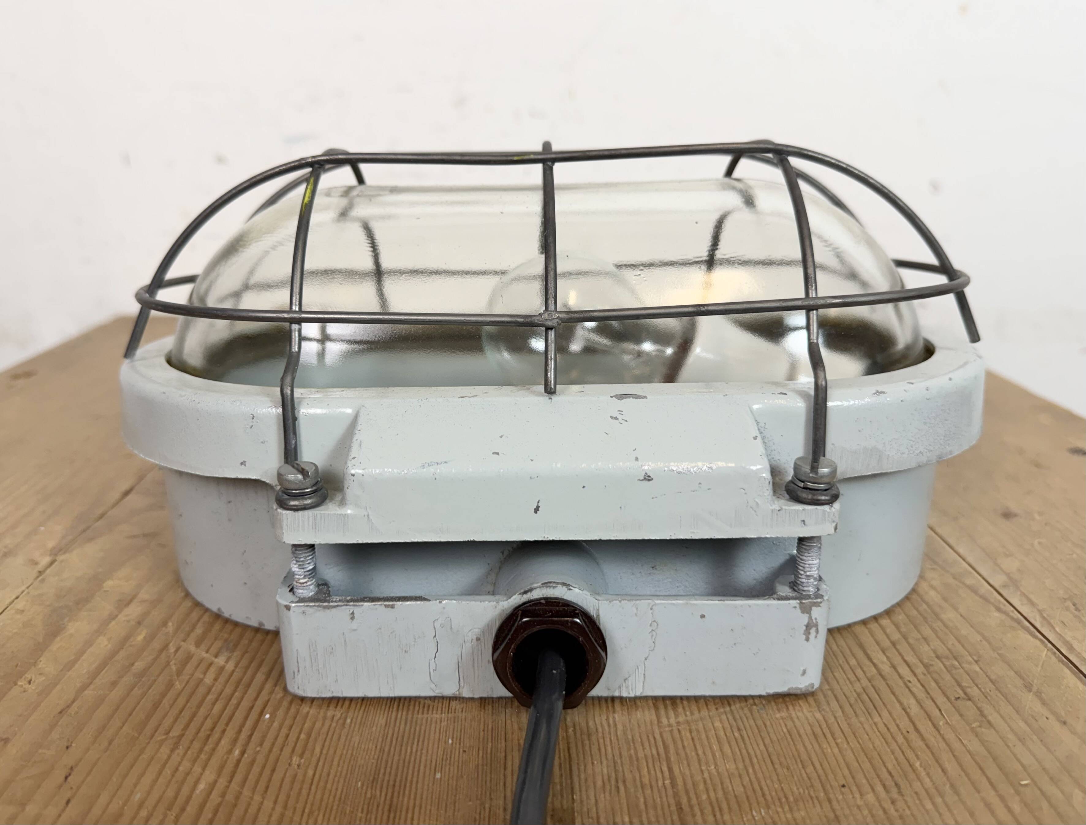 Industrial Cast Aluminium Wall Light with Clear Glass, 1970s