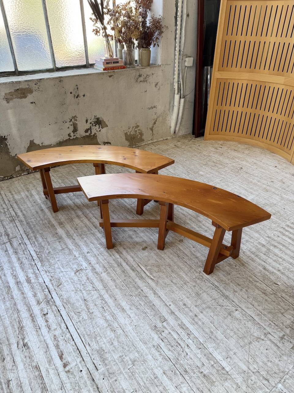 Set of round table and 4 rounded benches, 1950