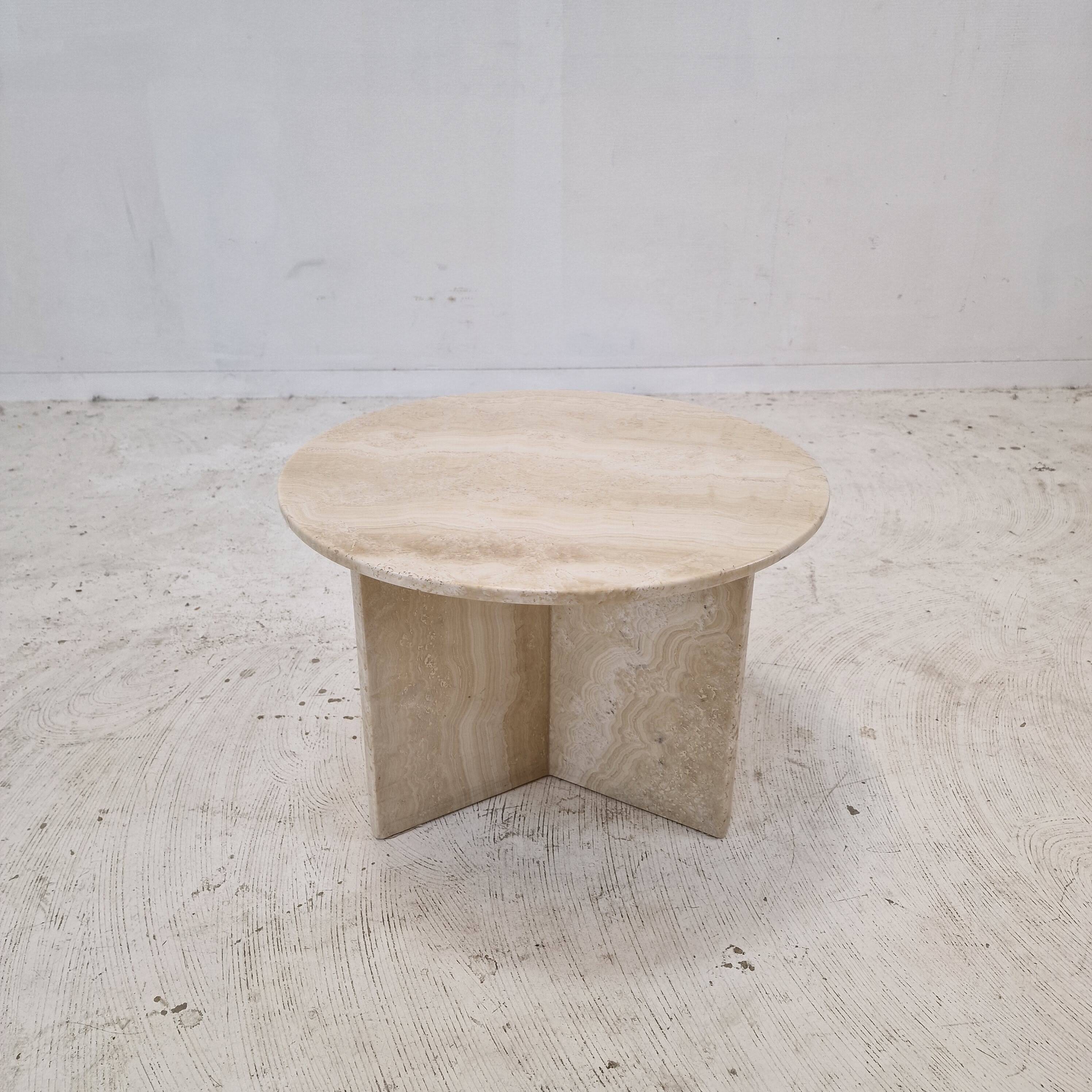 Table basse ou d'appoint ronde italienne en travertin, années 1980