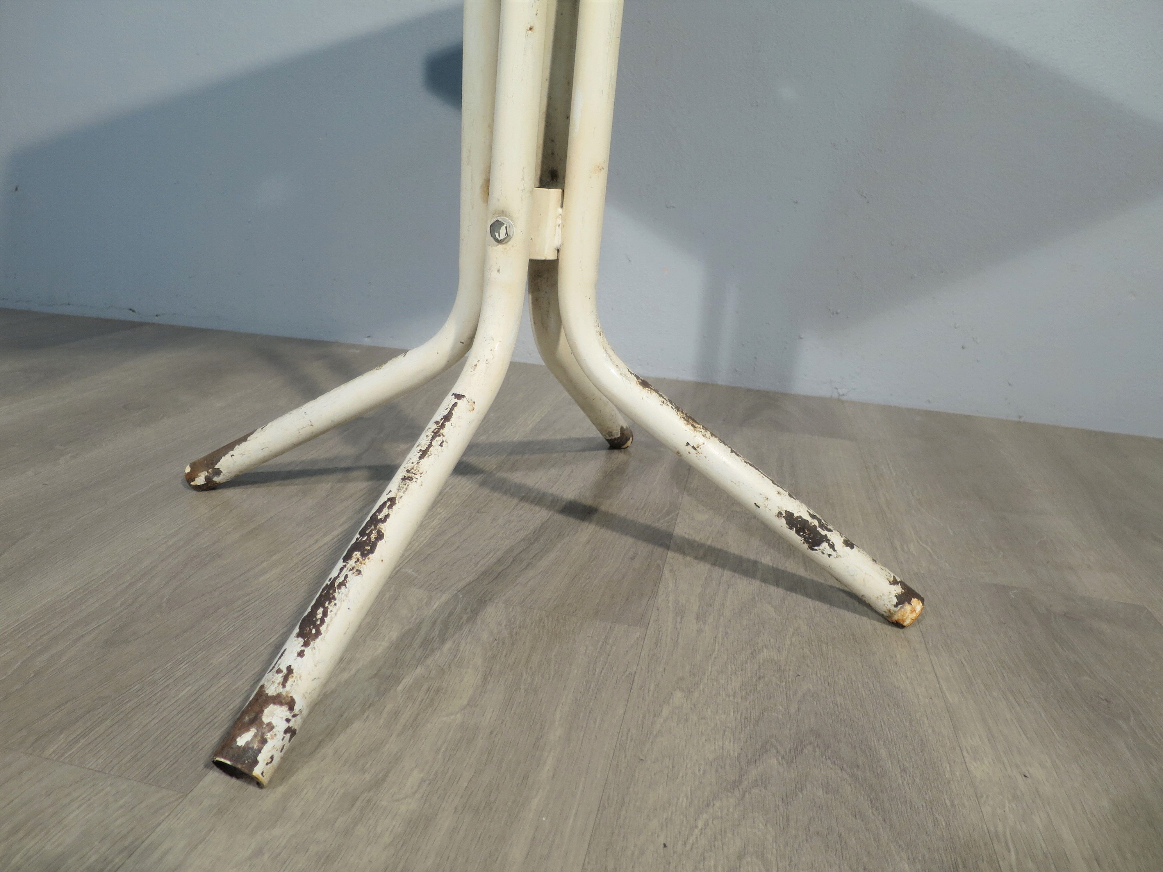 Table metal