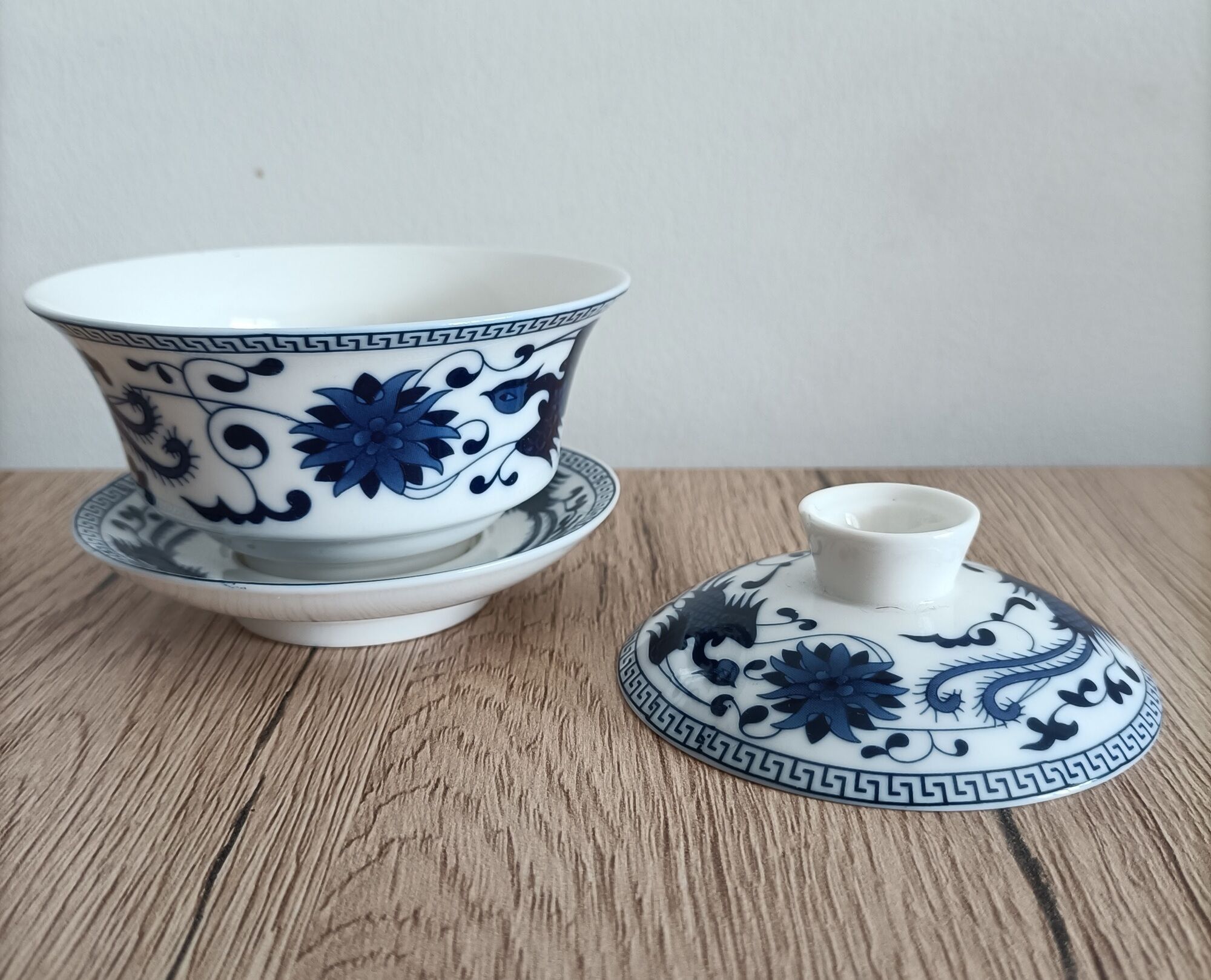 Gaiwan traditional chinese tea set in blue and white porcelain