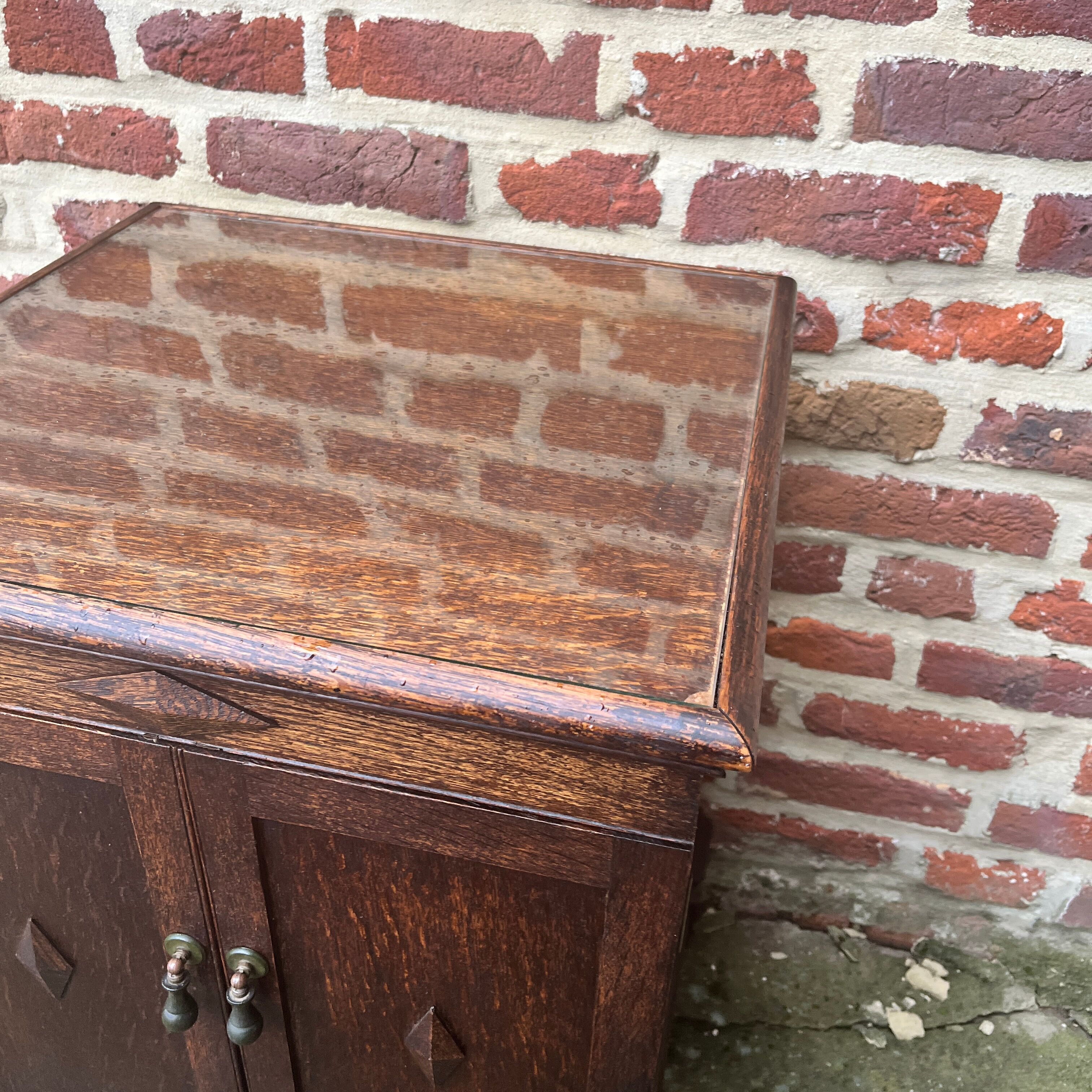 Gramophone cabinet