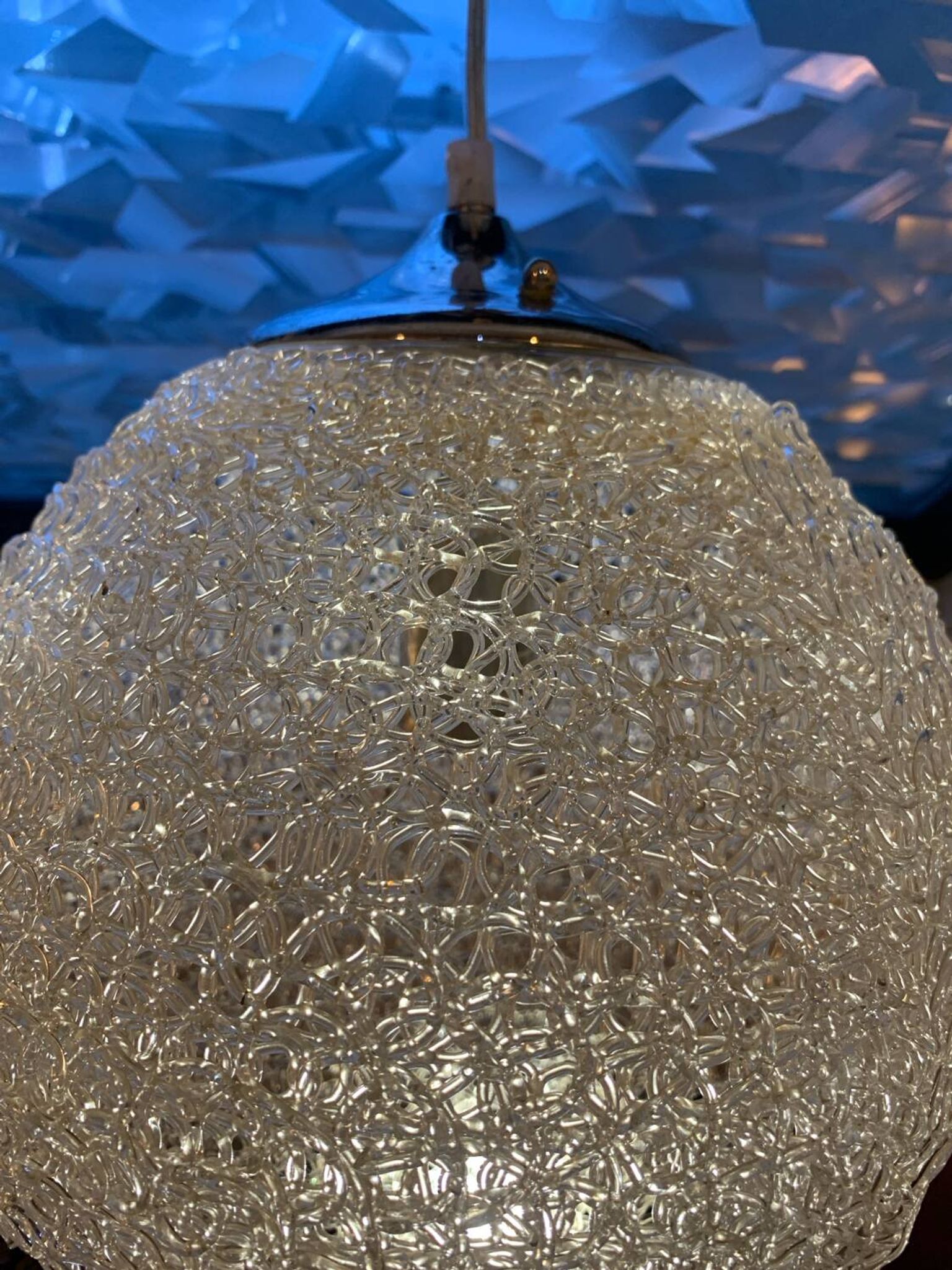 Spaghetti resin ball lamp