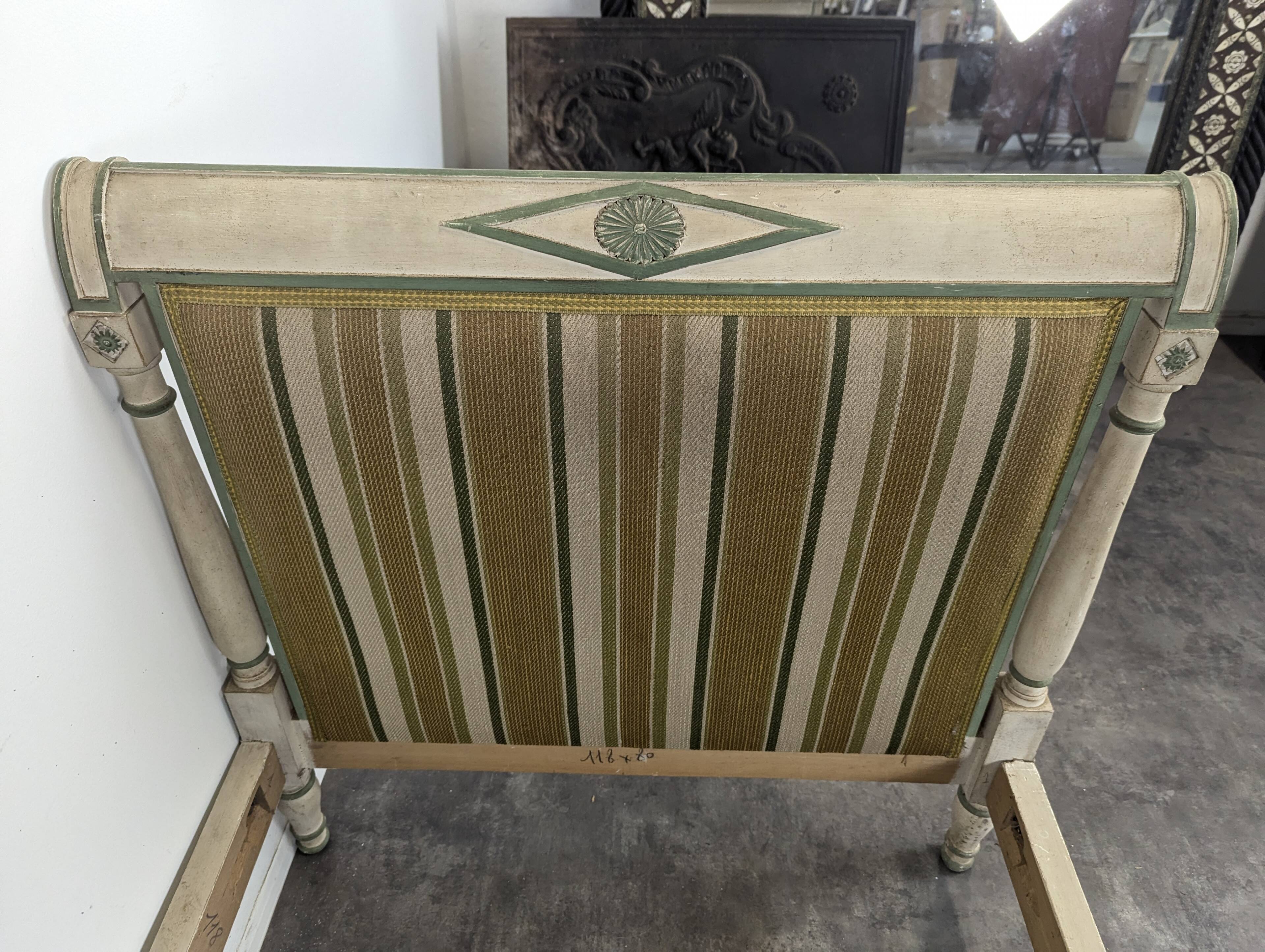 Lit de repos Directoire en bois laqué crème et vert