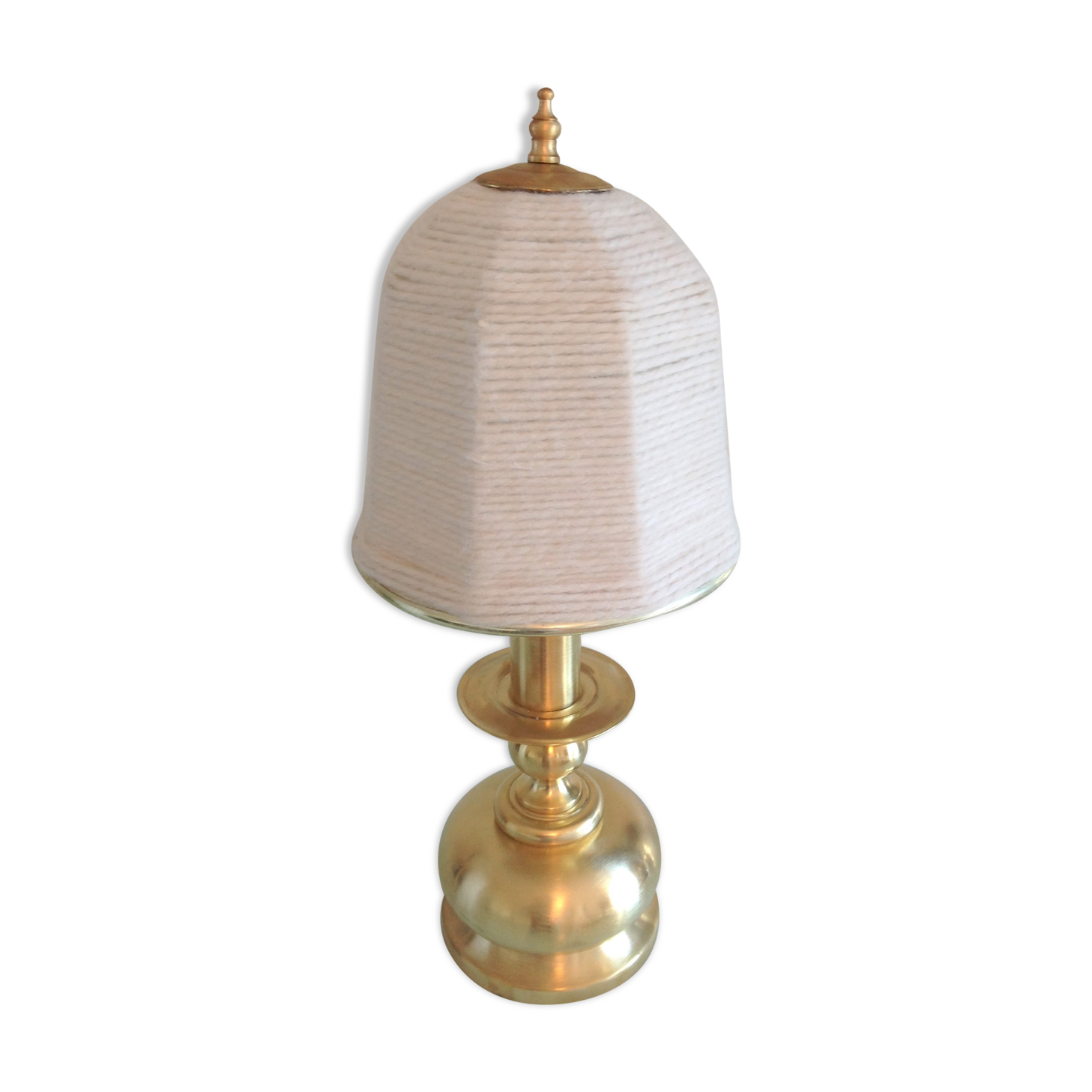 Lampe en laiton brossé et abat jour en laine  ecru  vintage années 70