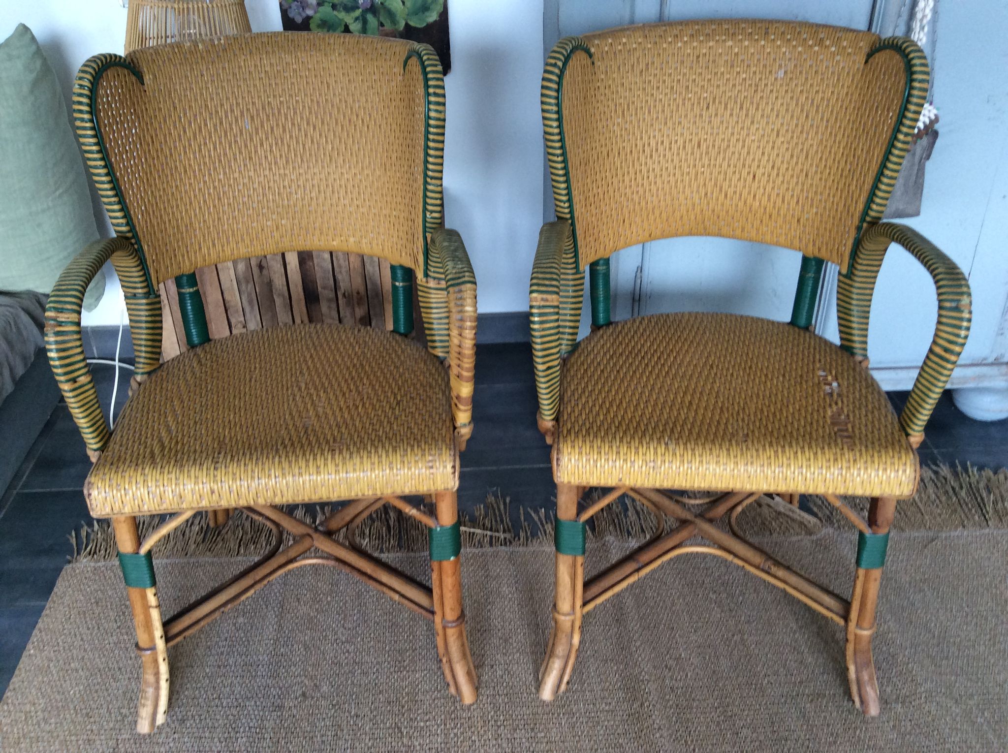 Paire de fauteuils en rotin