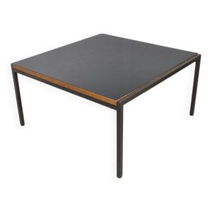 Table base moderniste