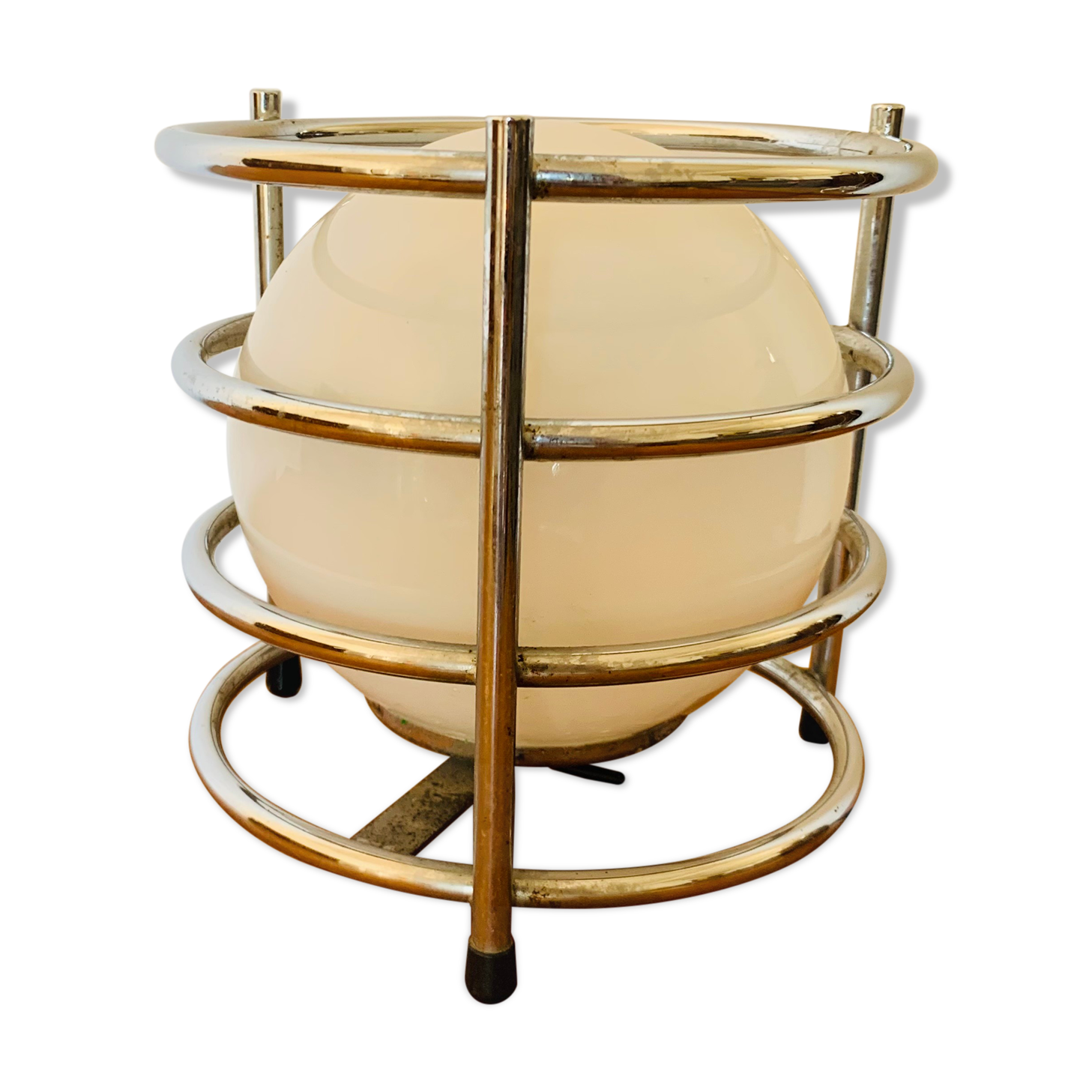 Chrome metal tripod lamp