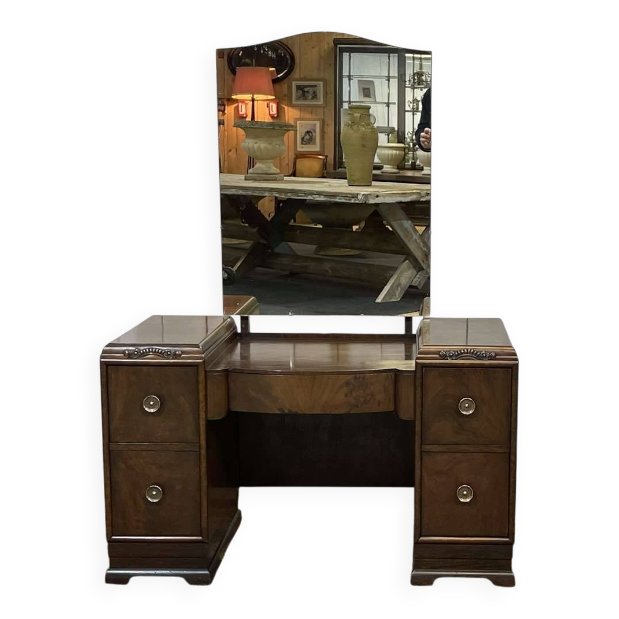 Art Deco English hairdresser in walnut from the 1930s.